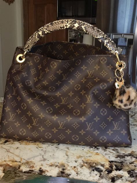 louis vuitton monogram python|Louis Vuitton artsy vs empreinte.